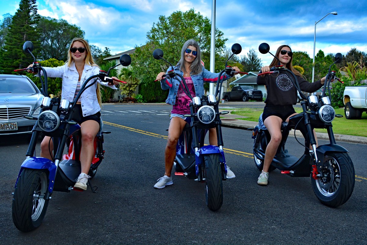Girls-on-Harley-Style-Bikes2.jpg