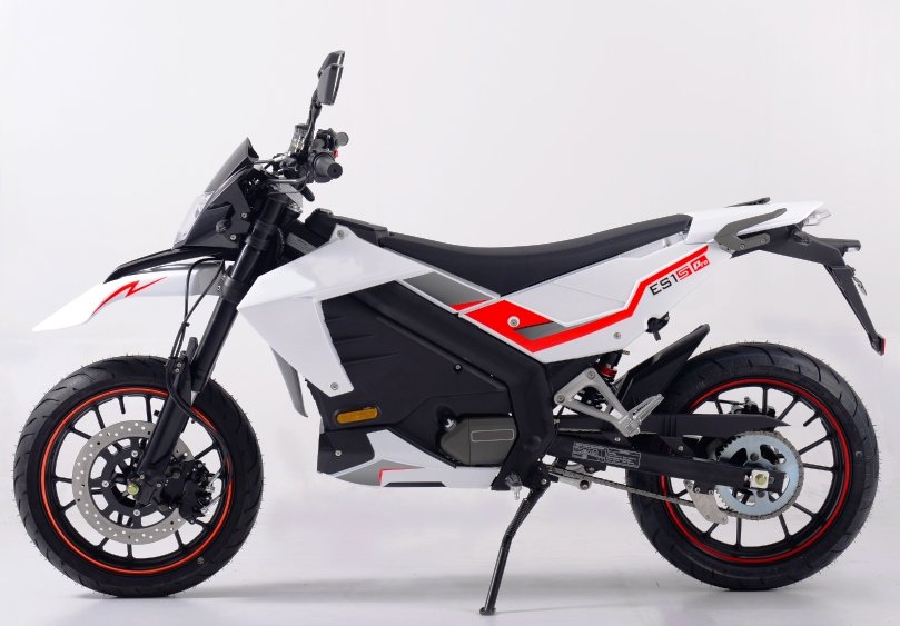 Kollter-ES1-S-Pro-Electric-Motorcycle-on-Maui-2.jpg